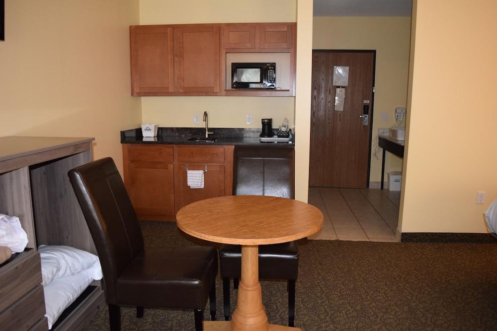 Days Inn By Wyndham Cadillac Exteriér fotografie